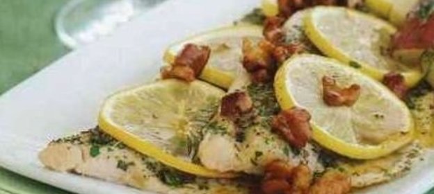 Пицца с луком и ветчиной