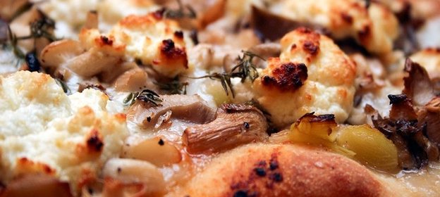 Пицца с солеными грибами