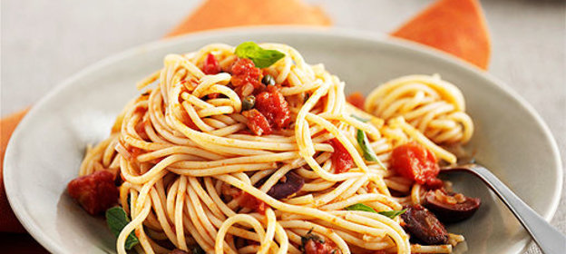 Спагетти с баклажанами и помидорами