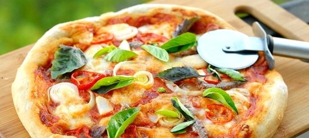 Пицца с анчоусами в мультиварке