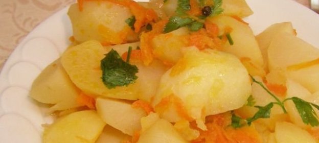 Картофель, тушенный с овощами