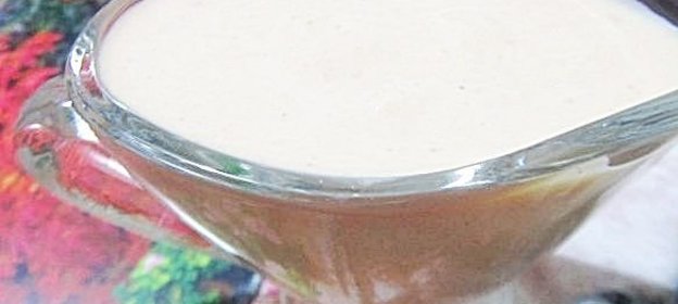 Сметанный соус с томатной пастой и пряностями