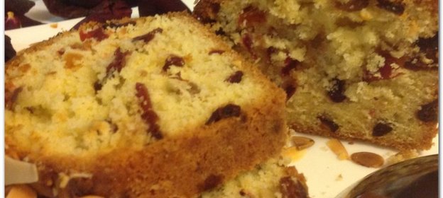 Кекс с вяленой вишней