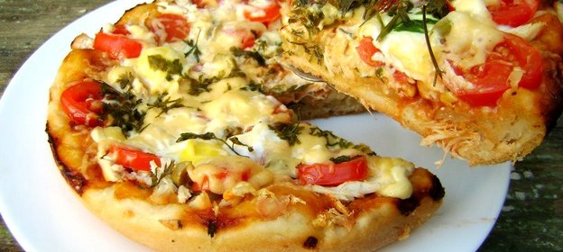 Пицца с курицей и перепелиными яйцами в мультиварке