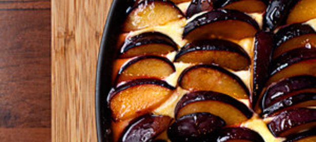 Творожная запеканка со сливами