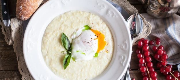 Пшенная каша с яйцом пашот