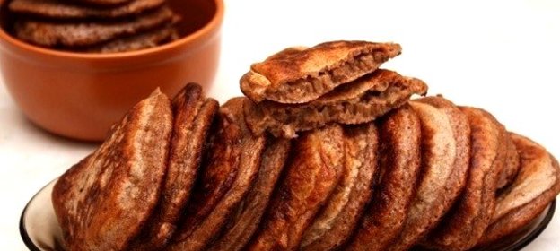 Шоколадные оладьи с грецкими орехами