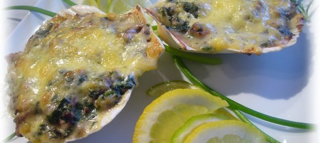 Морской коктейль со шпинатом под соусом бешамель