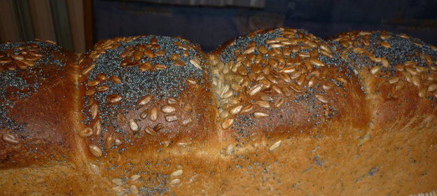 Хлеб с ржаной мукой, семечками и маком