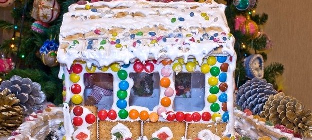 Домик из конфет