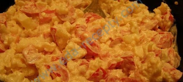 Легкий салат из цветной капусты и помидоров