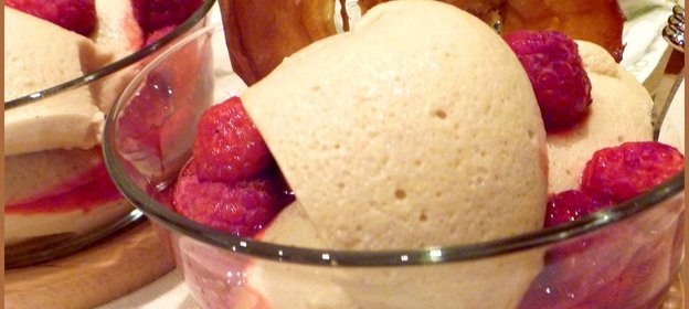 ЭСПРЕССО-МУСС с МАЛИНОВЫМ СОУСОМ