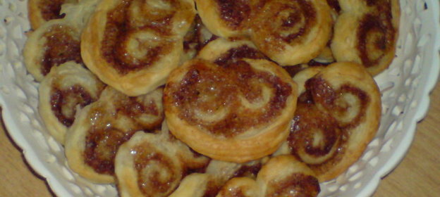 Быстрое слоёное печенье с корицей