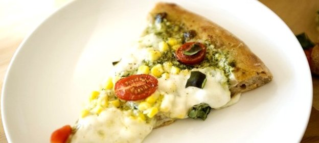 Пицца с соусом песто