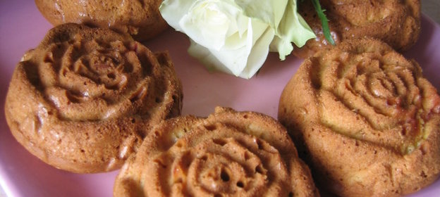 Морковные маффины со сливой