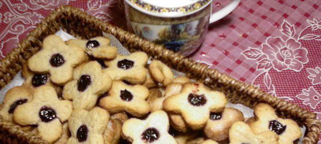 Хрустящее печенье с вишнёвым конфитюром