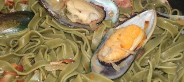 Паста с мидиями и беконом