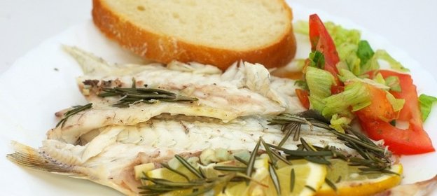 Запеченный морской окунь
