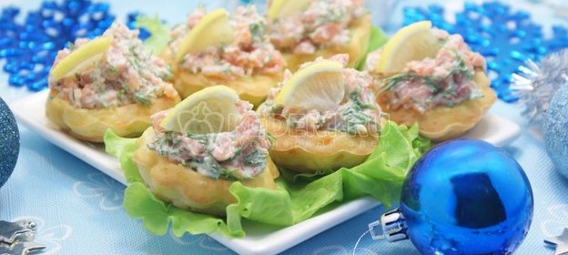 Морской окунь, запеченный с овощами