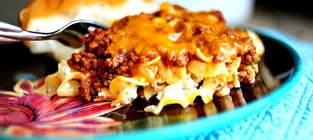 Запеченная лапша с томатным соусом и индейкой