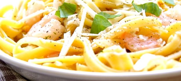 Феттучини с морским коктейлем
