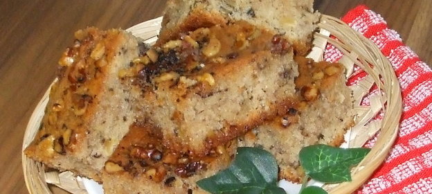 Медовый кекс с грецкими орехами