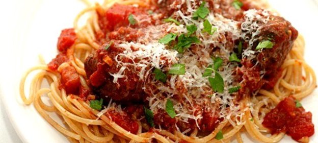 Мясные шарики со спагетти в томатном соусе