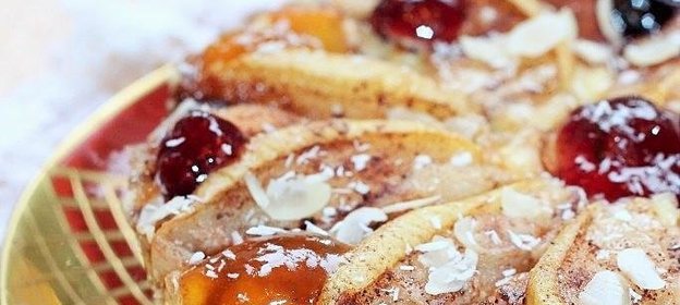 Творожная запеканка с грушей и персиком в СВЧ