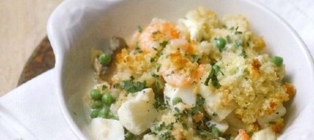 Соус из рыбы, креветок, грибов и зеленого горошка