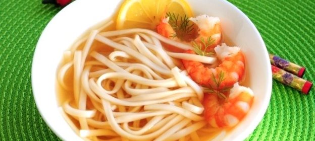 Пшеничная лапша с креветками