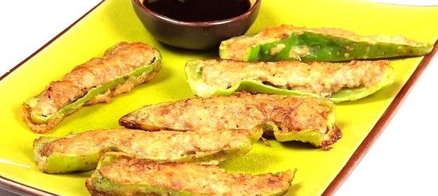 Жареные фаршированные острые перчики