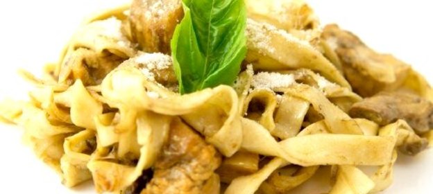 Паста с курицей и грецкими орехами