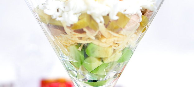 Салат из печени трески и авокадо