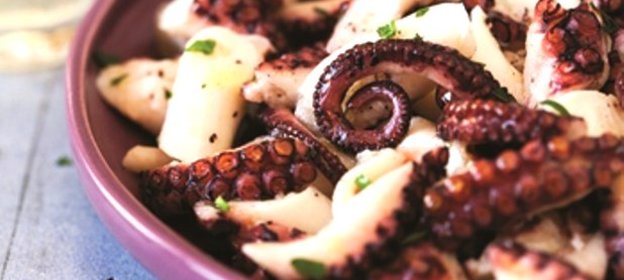 Средиземноморский салат из осьминога