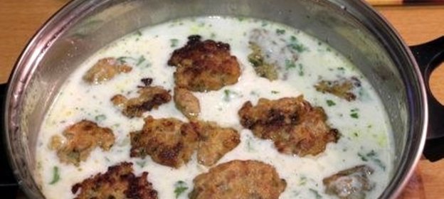 Фрикадельки в сливочном соусе