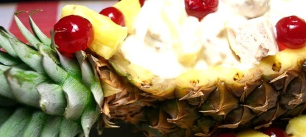 Салат с ананасами и курицей