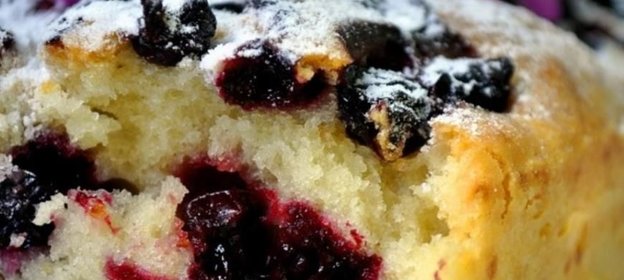 Кекс с черной смородиной