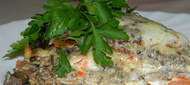 Блинная запеканка с грибами и сыром