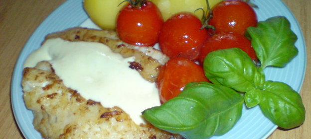 Морской окунь под апельсиновым соусом ,запечённый на гриле с шерри-томатами