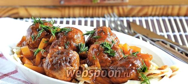 Тефтели из говядины и курицы в томатно-овощной заливке