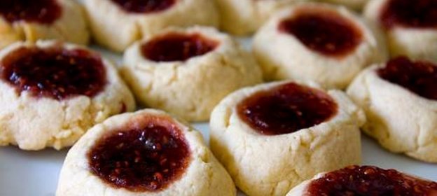 Печенье с малиновым вареньем