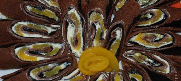 Шоколадно-блинные рулетики с персиком