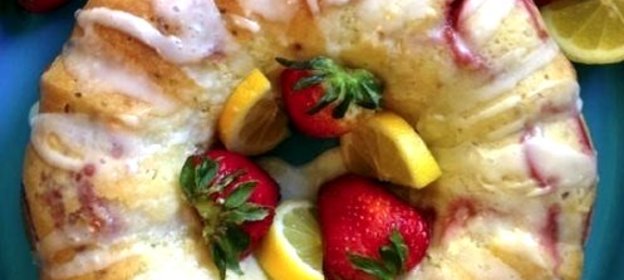 Кекс с клубникой в мультиварке