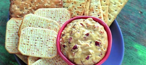 Чешский дип с копчеными колбасками