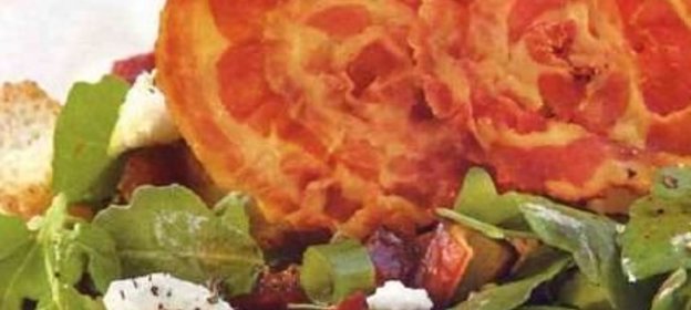 Салат из рукколы с ветчиной и свеклой