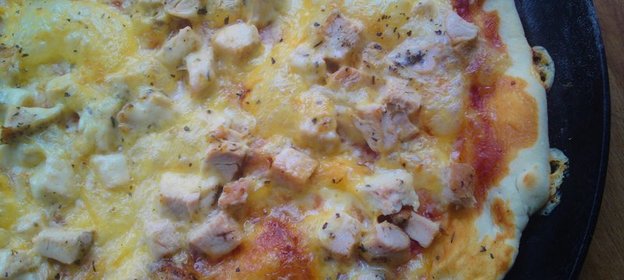 Пицца с курицей и языком