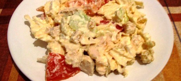 Салат «Цезарь» с курицей и адыгейским сыром
