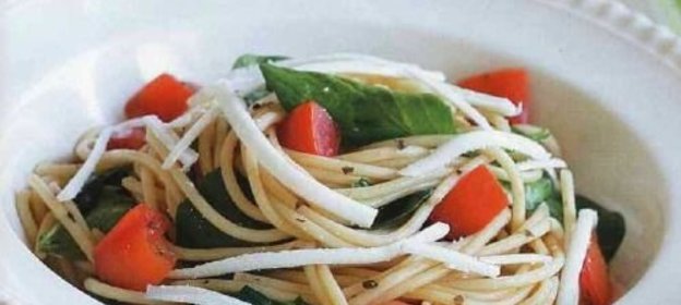 Морская капуста со шпинатом и яйцом