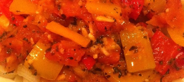 Паста с томатами и перцами (Bombolotti con peperoni e pomodori)