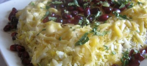 Слоеный салат с грецкими орехами и гранатом